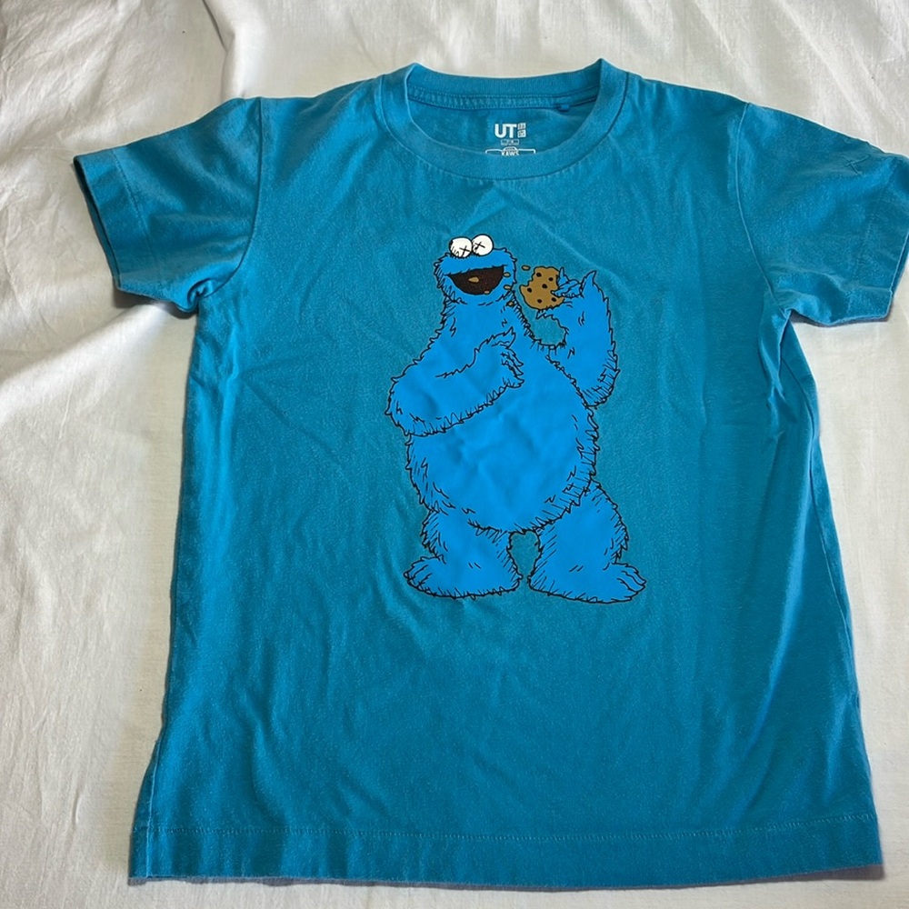 Uniqlo Kaws x Sesame Street Cookie Monster t-shirt, size 7-8